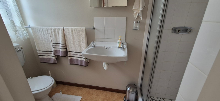 5 Bedroom Property for Sale in Hartenbos Central Western Cape